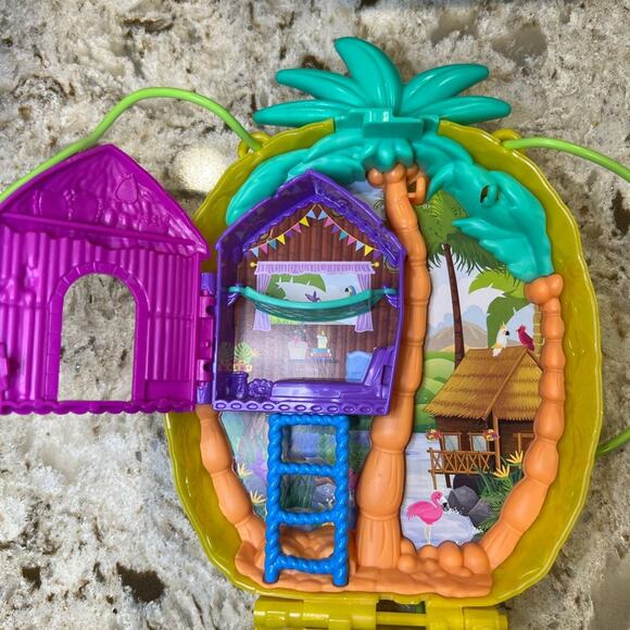Polly Pocket Pineapple Play Set Purse - Picture 5 of 5